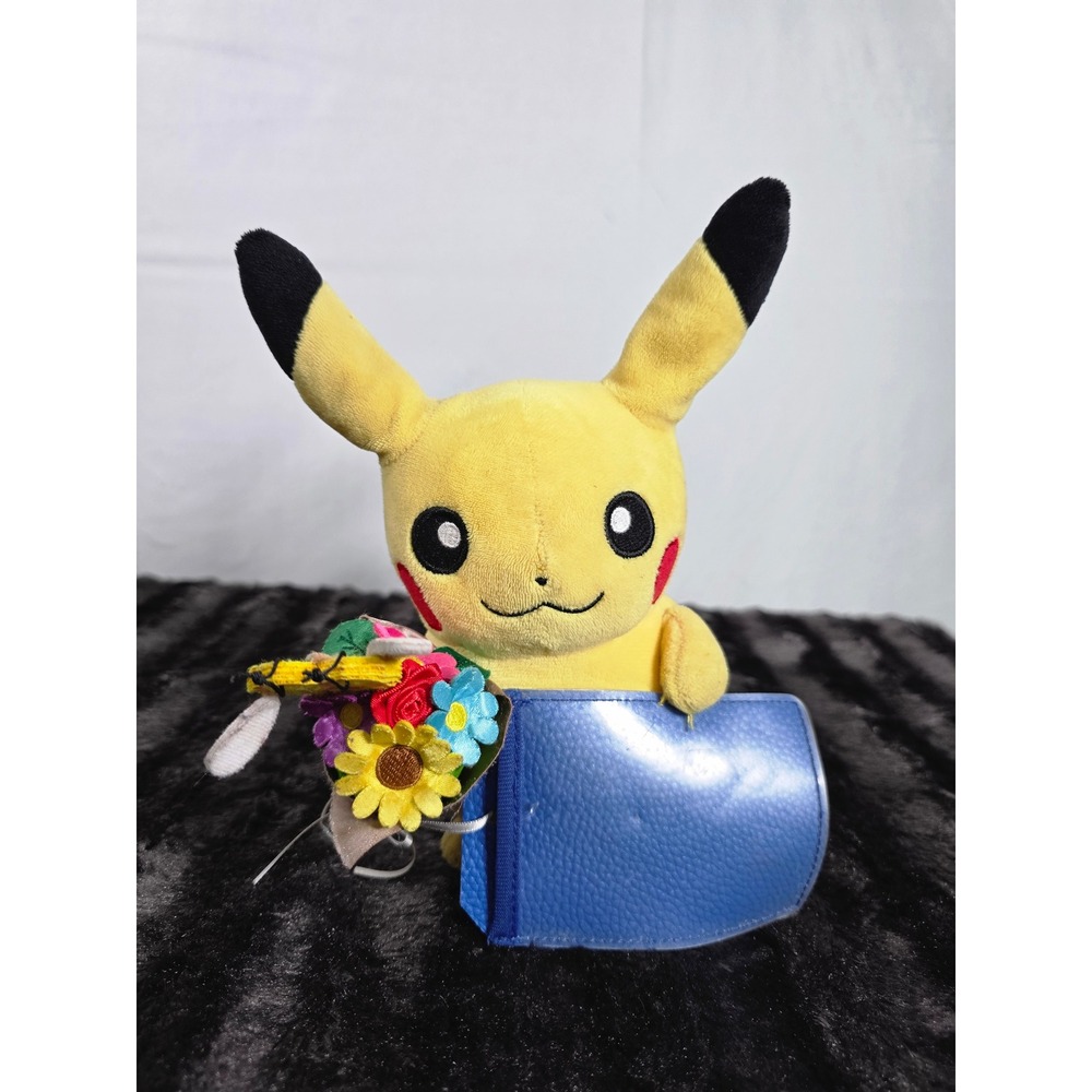 Pokemon Center Pikachu Plush 2019 Flower Bouquet Combee Card Holder Collectible